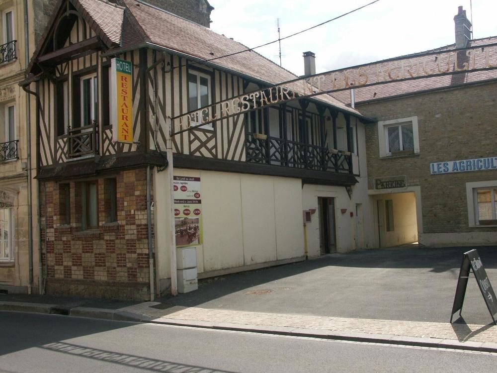 Logis Les Agriculteurs Hotel Saint-Pierre-en-Auge Exterior photo